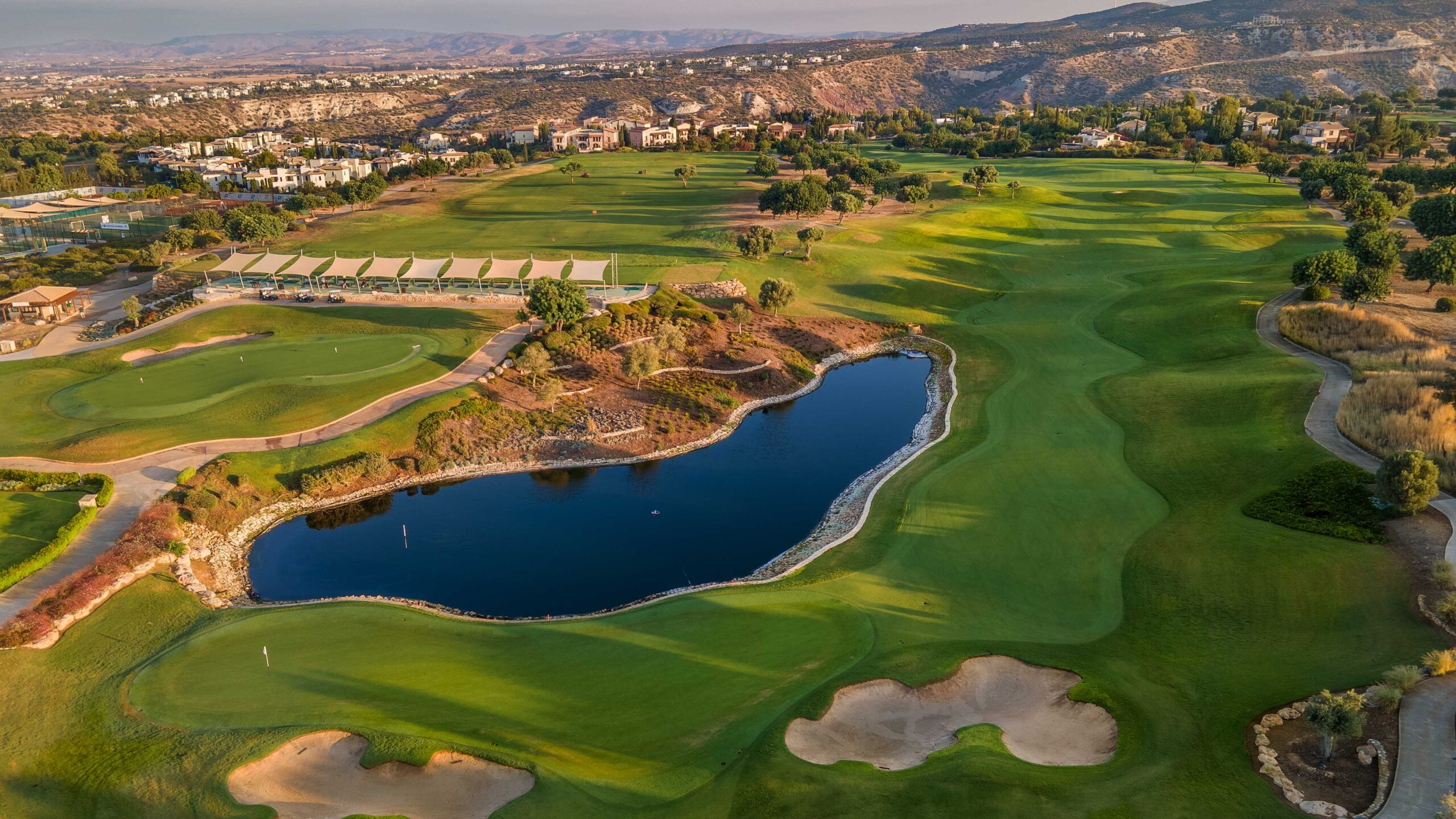 Golfplatz_Green_mit_Wasser