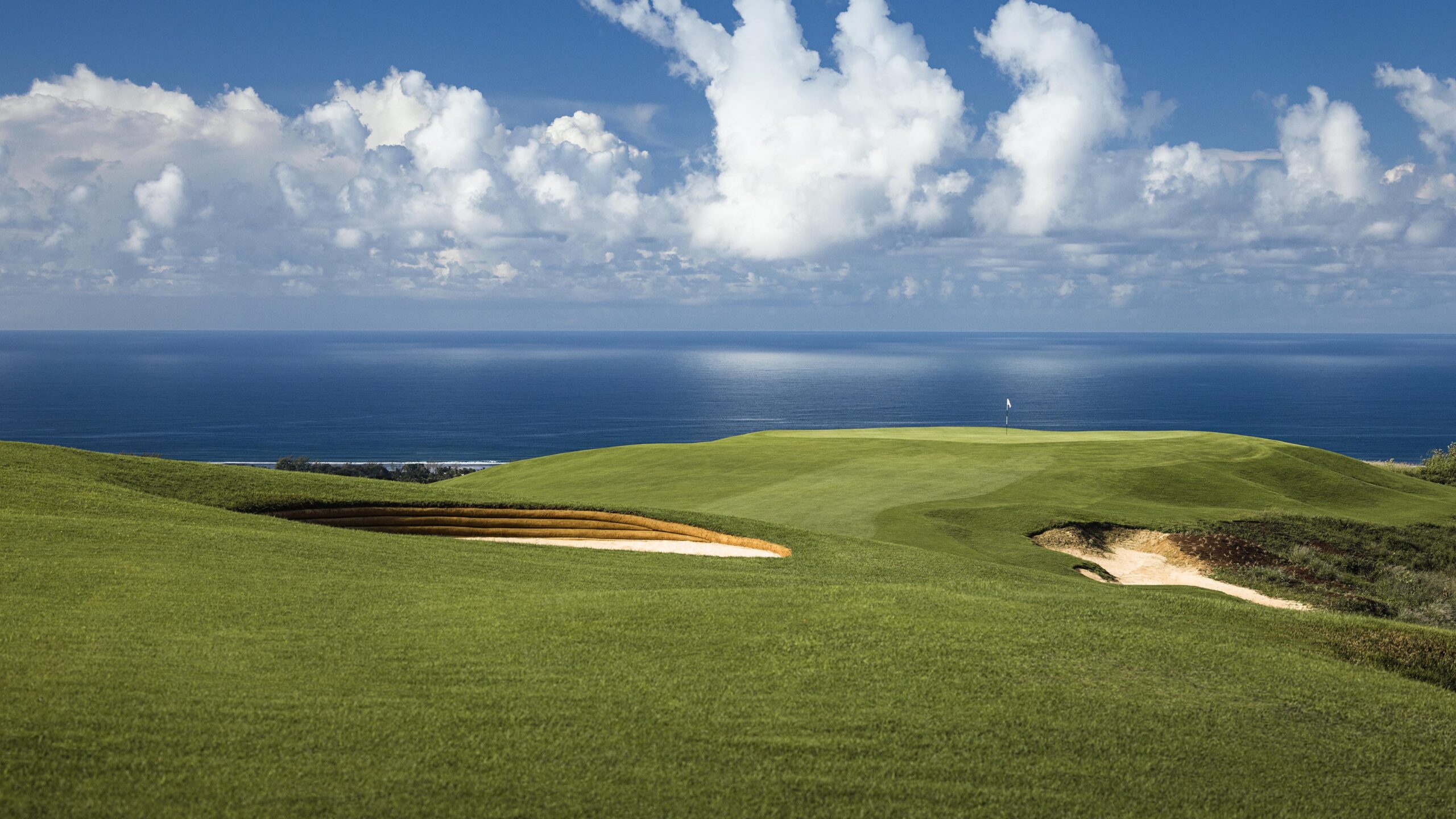 Golfplatz_Green_vor_Wasser