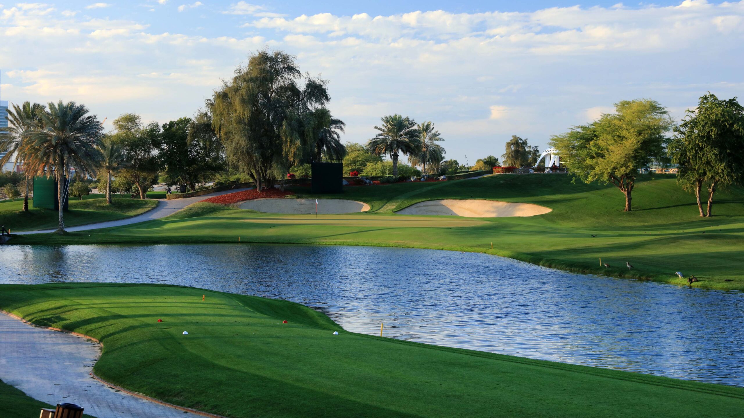 Golfplatz_mit_Wasser