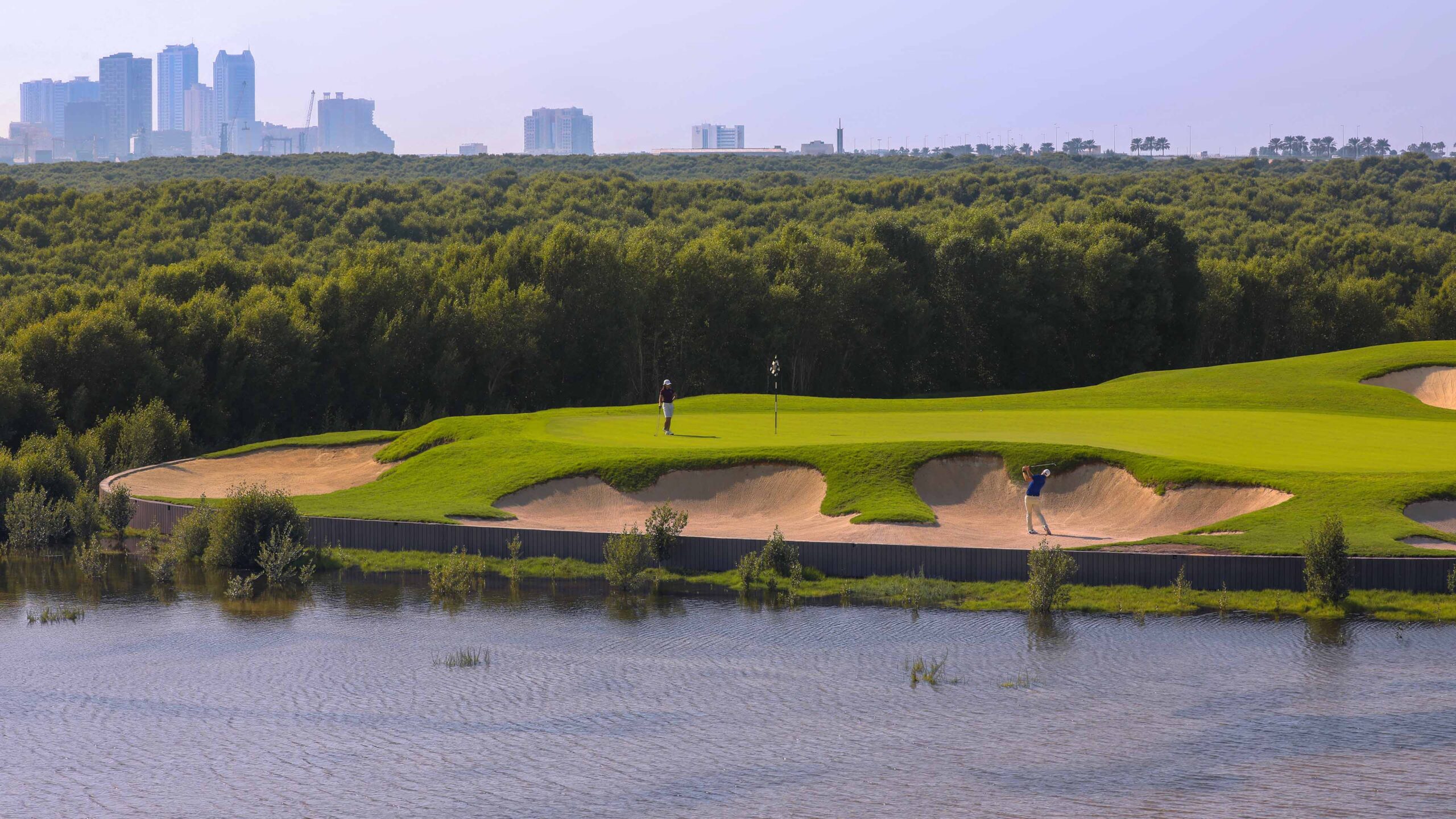 Golfplatz_mit_Skyline