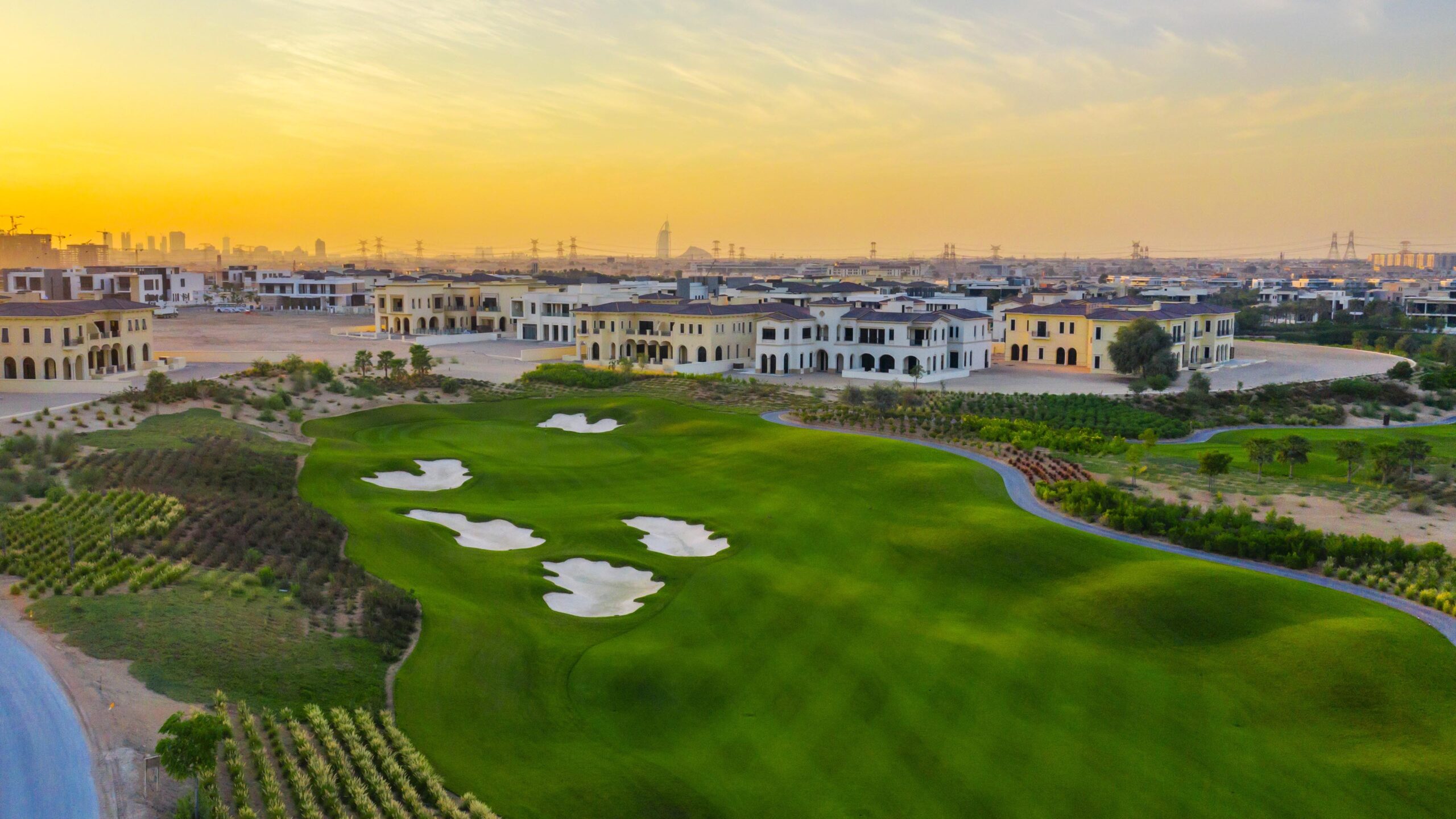 Golfplatz_im_Sonnenuntergang